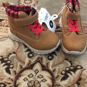NWT Genuine Kids boots plaid and tan with Velcro
